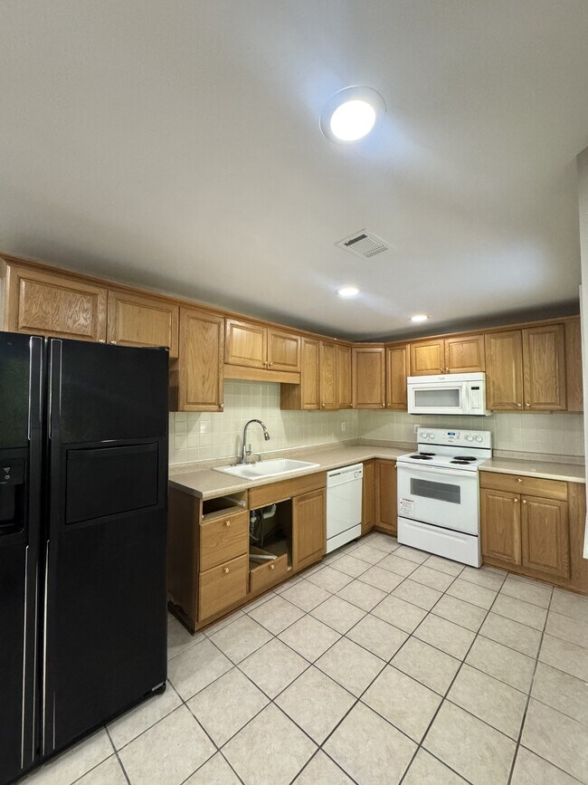 Building Photo - 137 Towne Park Dr