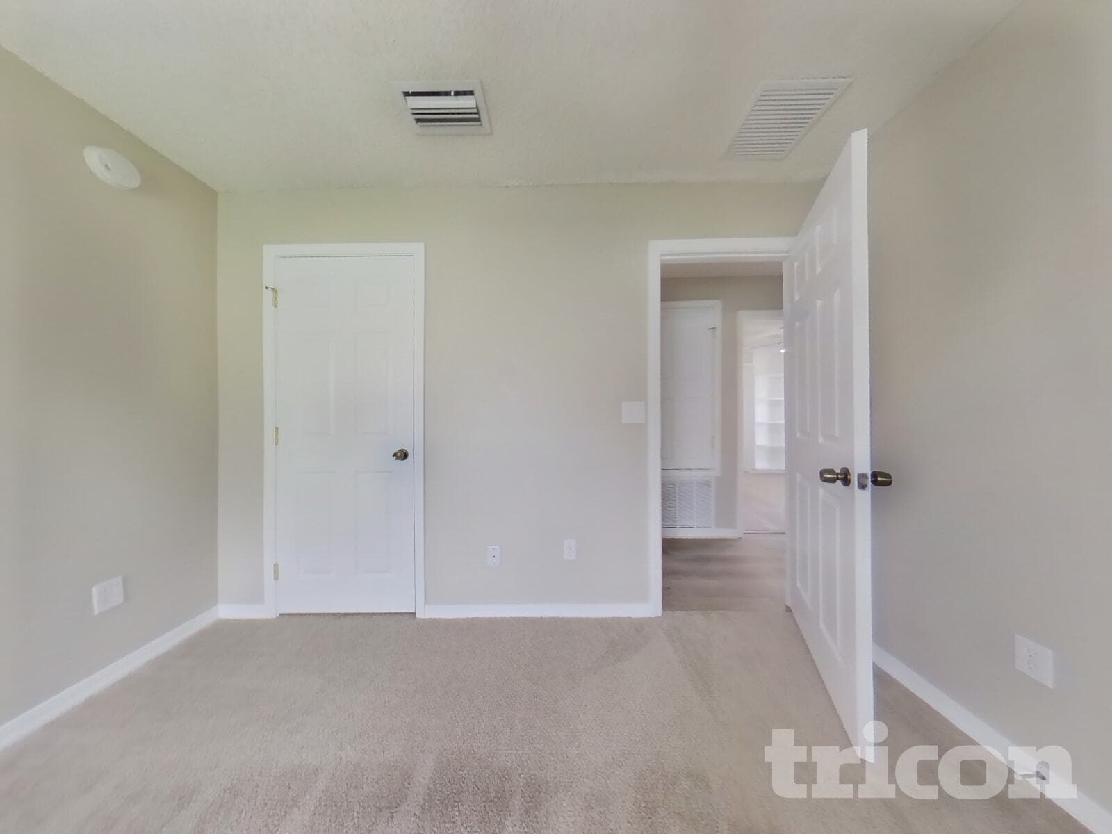 Building Photo - 2727 Fox Creek Dr E
