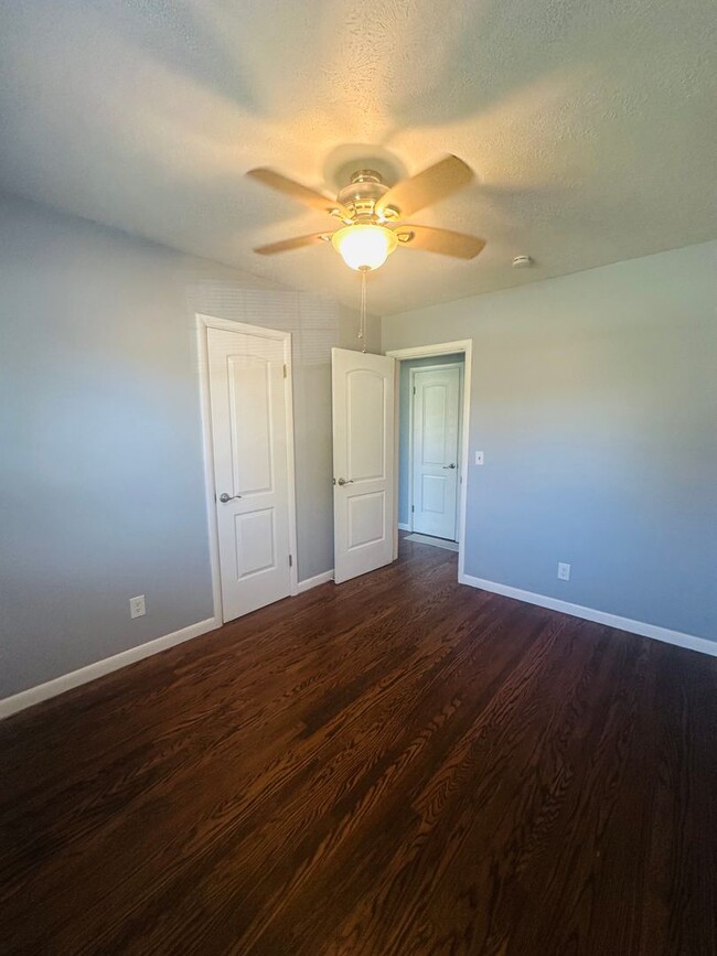 Building Photo - Charming 3 Bedroom Home in Fern Creek – Gr...