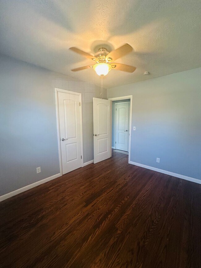 Building Photo - Charming 3 Bedroom Home in Fern Creek – Great Layout & Location: Limited-Time Leasing Special!
