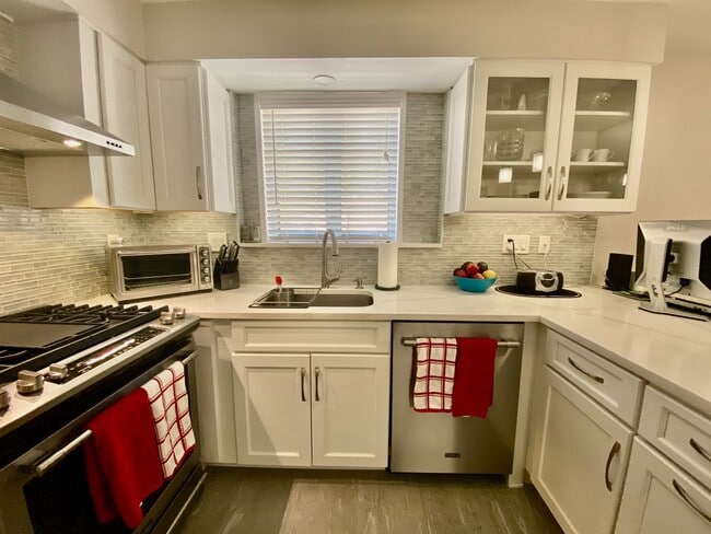 Building Photo - 5307 Pooks Hill Rd