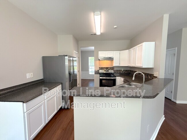 Building Photo - 5622 Wallace Cabin Dr