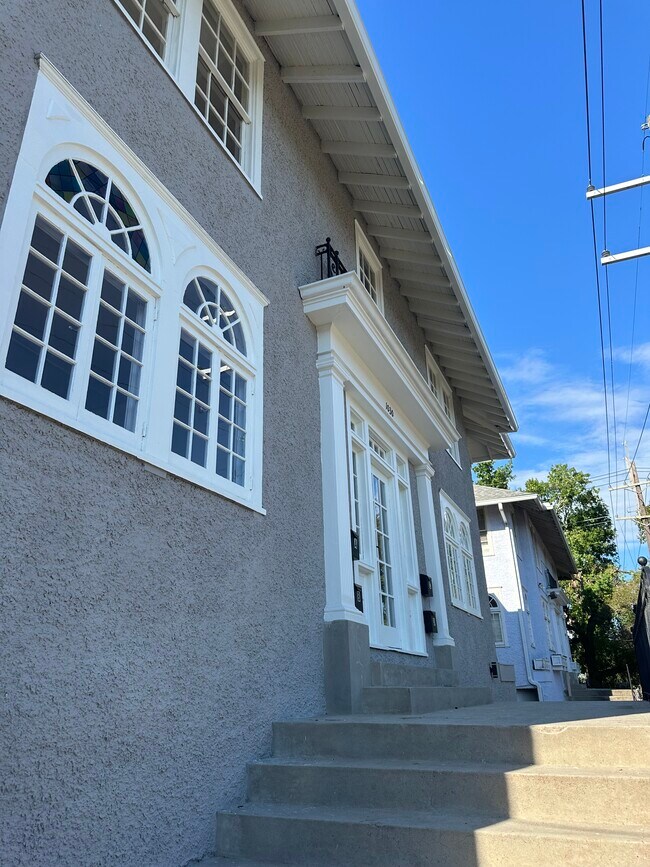 Building Photo - 1030 Short St