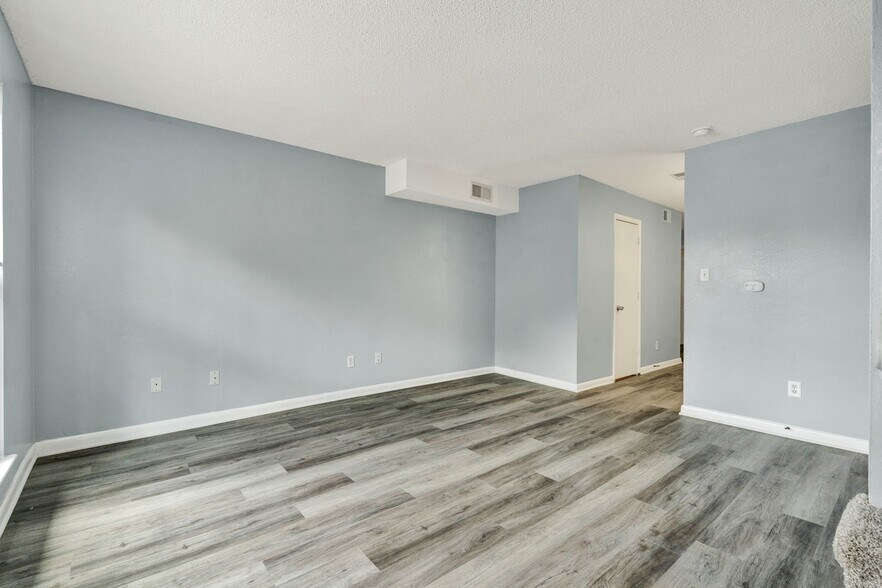 Building Photo - 1312 Ely Rd