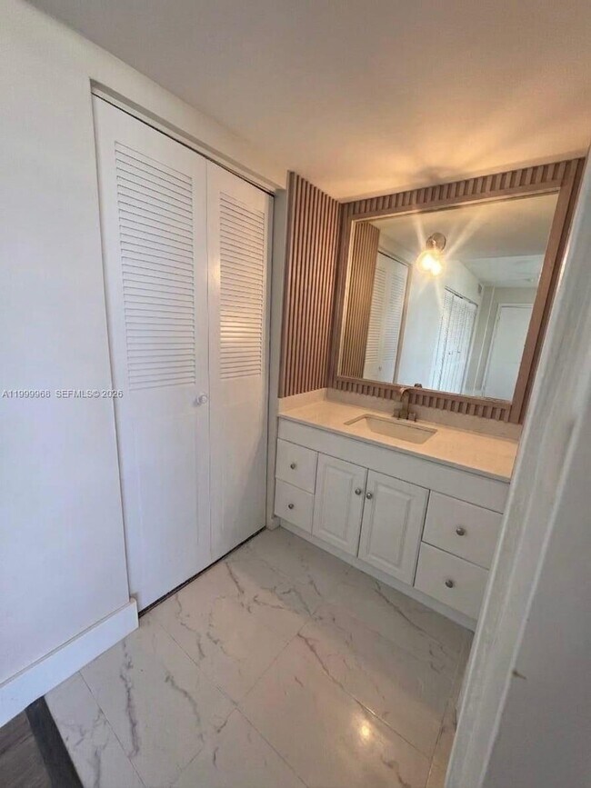 Building Photo - 16400 NE 17th Ave