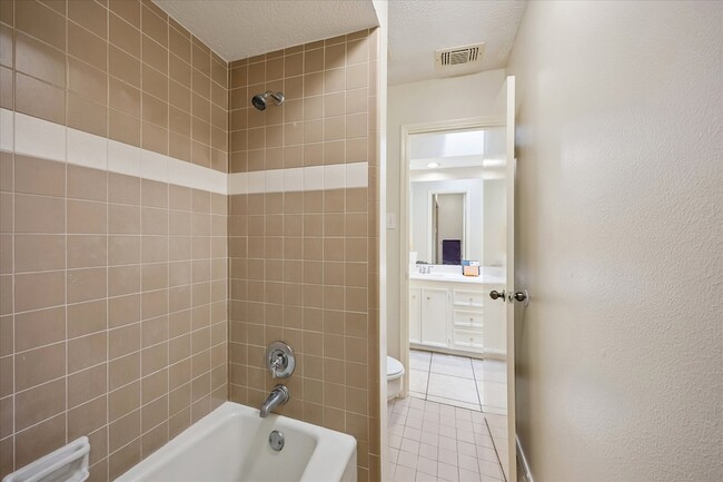 Building Photo - 8018 Cobblefield Ln