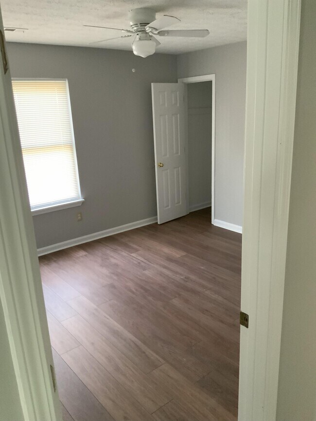 Building Photo - 504 Carlton Ln