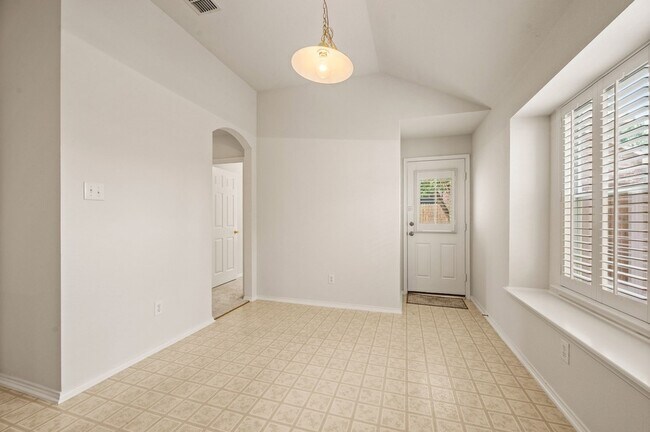 Building Photo - 12113 Thicket Bend Dr