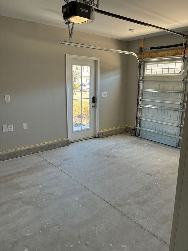 Building Photo - FORMER MODEL townhome at Villa Grande community