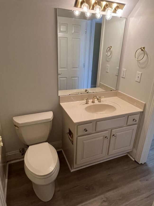 Building Photo - Refreshed 4 Bed home in Ballantyne