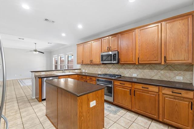 Building Photo - 1121 London Dr