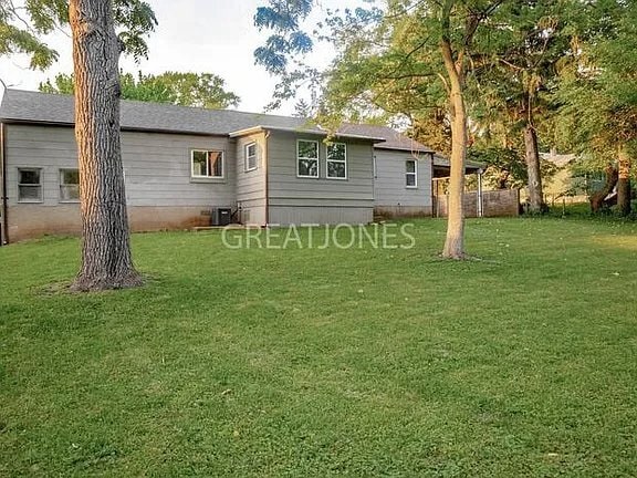 Building Photo - 10900 Pear Tree Ln