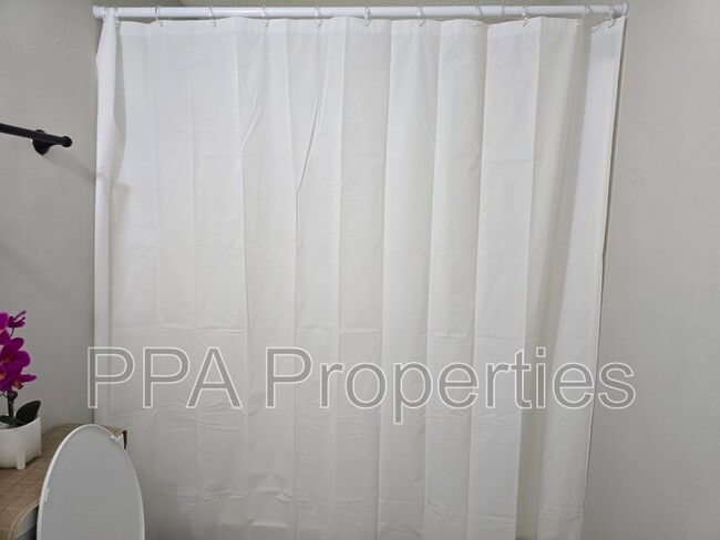 Building Photo - 2231 Summit St