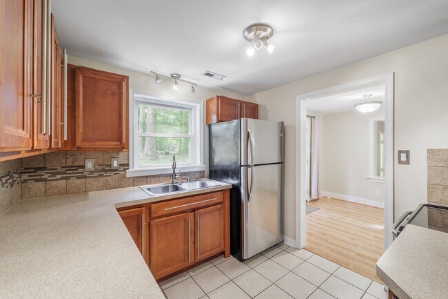 Building Photo - Beautiful One Level Home in Bon Air for rent!!