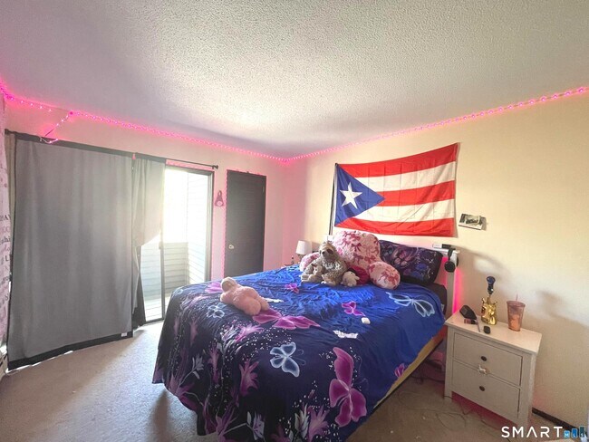 Building Photo - 21 Hudson Glen St