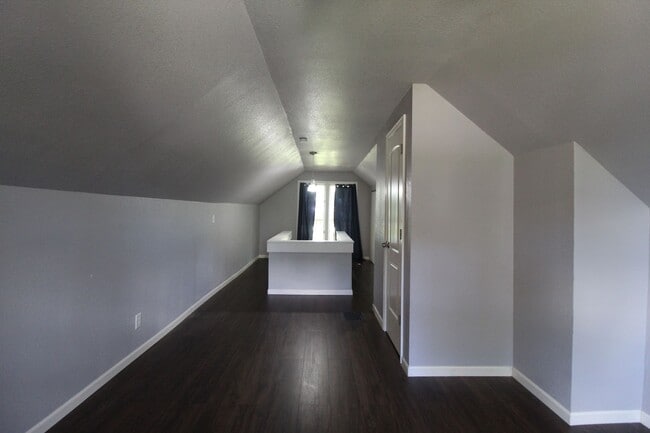Building Photo - 3 Bedroom 1.5 Bath Home In The Waldo Area