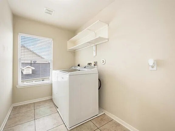 Building Photo - 20827 Settlers Lake Cir N
