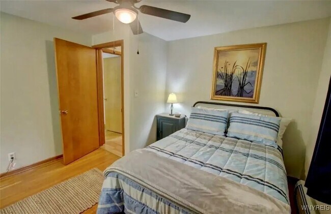 Building Photo - 128 Circle Ln