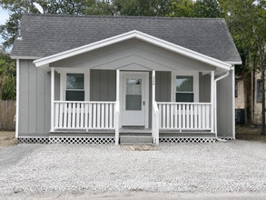 Building Photo - Fernandina Bungalow! Close to Downtown and the beach!