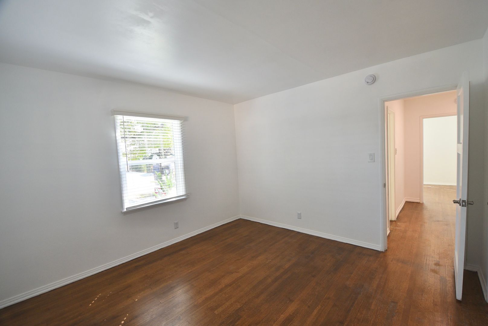 Building Photo - 10919 Camarillo St