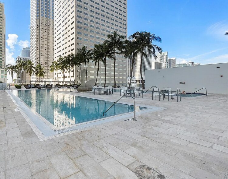 Building Photo - 325 S Biscayne Blvd