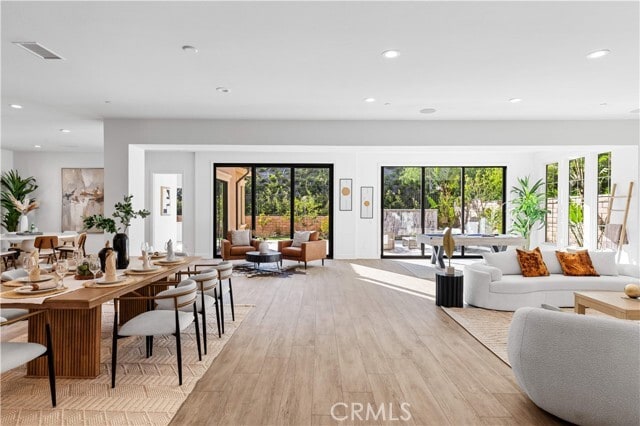 Building Photo - 111 Great Oak