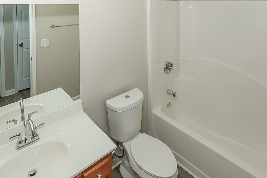 Building Photo - 550 Hill Crest Cir