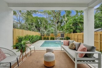 Building Photo - 606 SW 7th Ave