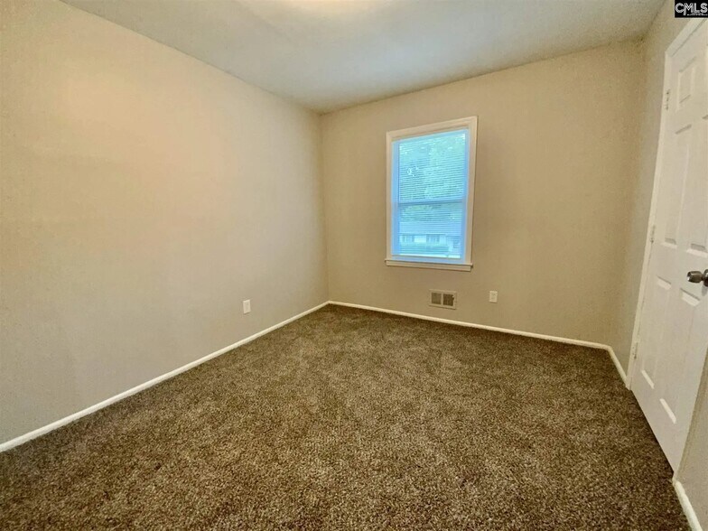 Building Photo - 101 Woodcrest Dr
