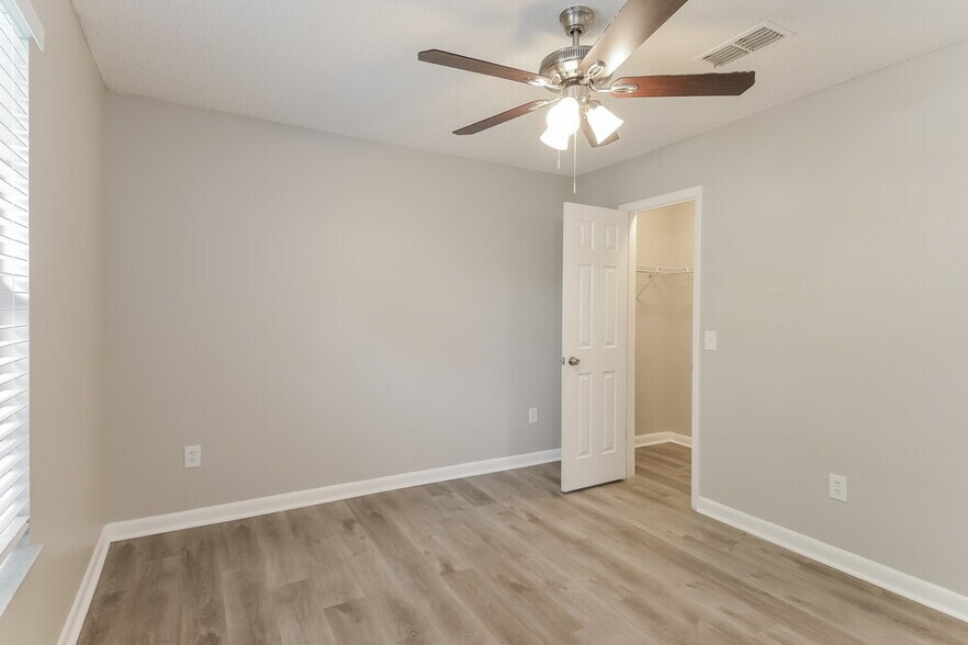 Building Photo - 11426 Lumberjack Cir W
