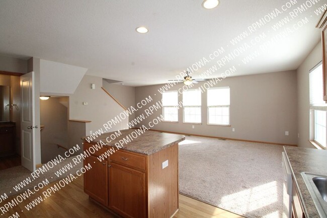 Building Photo - SHORT TERM OPTION!! 2 Bedroom, 2.5 Bath To...