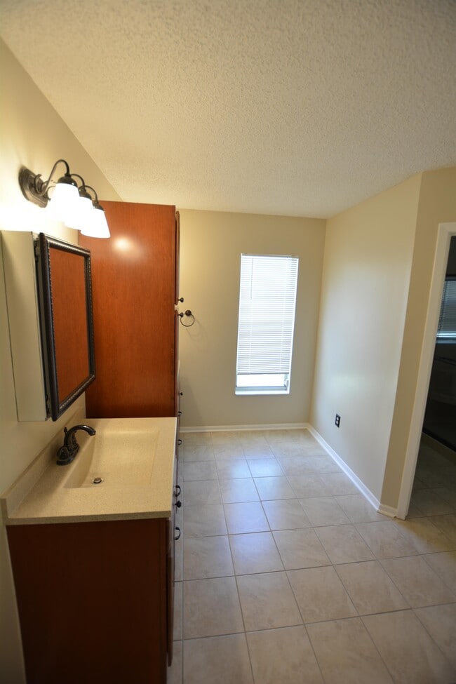 Building Photo - 6314 Eaglebrook Ave