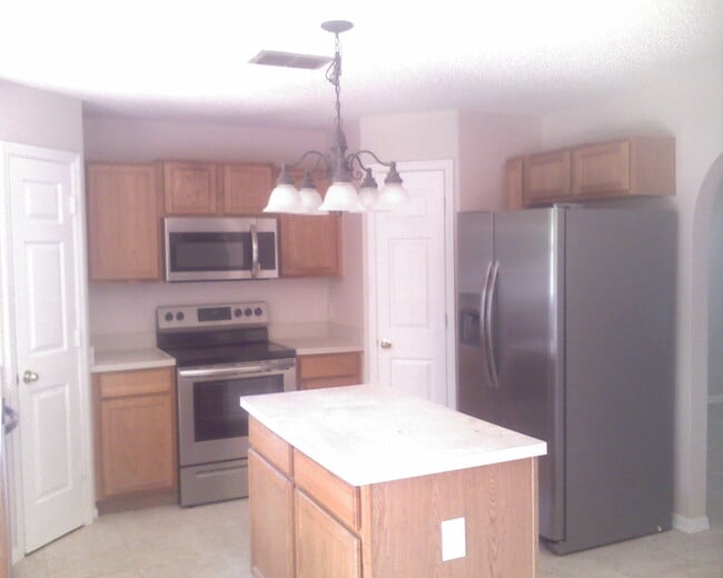 Building Photo - 1745 W Marshall Lake Dr