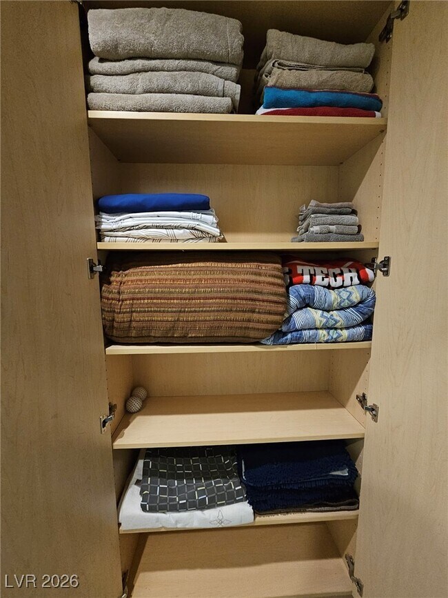 Building Photo - 220 E Flamingo Rd