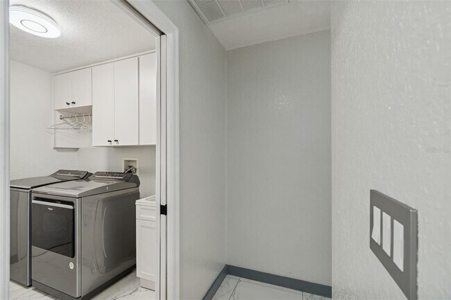 Building Photo - 1062 Greenturf Rd