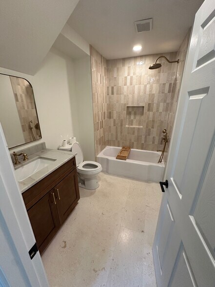 Building Photo - 1045 Forrest Blvd