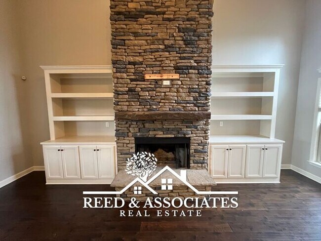 Building Photo - 4 Bedroom Arlington Home with a Lakeside Lot