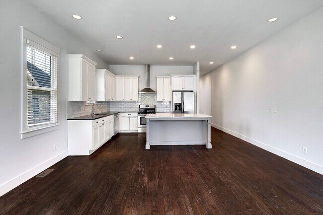 Building Photo - EAST NASHVILLE - FOUR BEDROOM Historic Home with amazing views of Nashville Skyline!