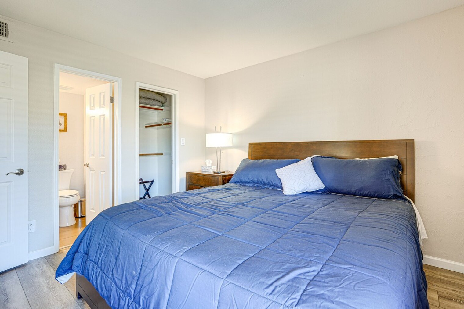 Building Photo - 8787 E Mountain View Rd