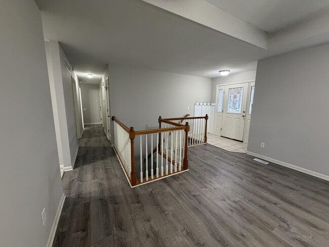 Building Photo - 208 Jackal Dr