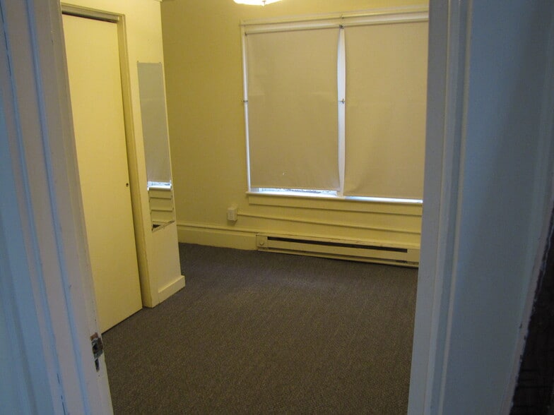 EAST BR - 1670 W College Ave
