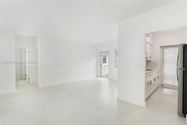 Building Photo - 6930 Rue Versailles Dr