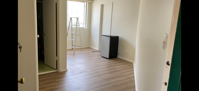 Building Photo - 11017 Strathmore Drive, Los Angeles