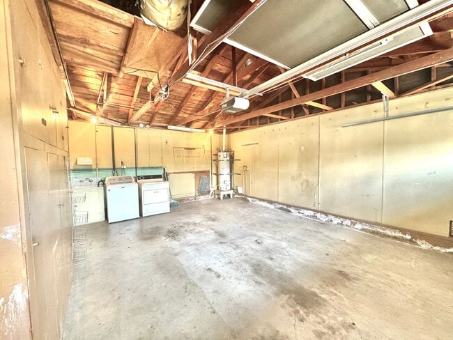 Building Photo - Beautiful 3bd/2ba HOUSE in Clairemont Mesa! 2-car Garage, AC, laundry, patio, VIEWS!