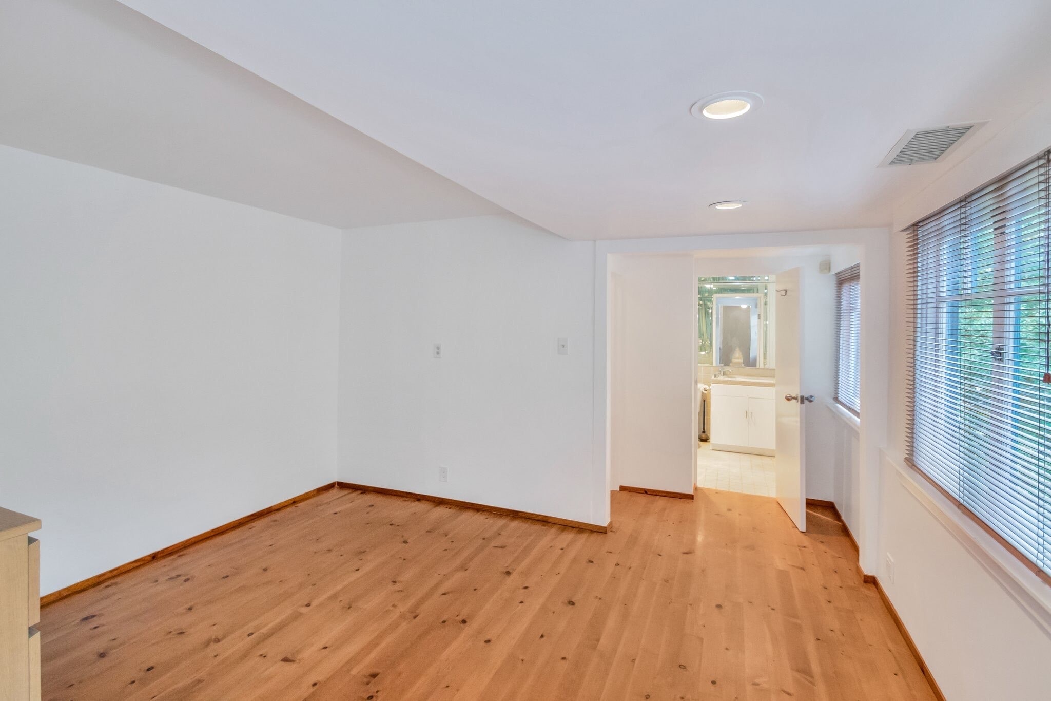 Building Photo - 9862 Easton Dr