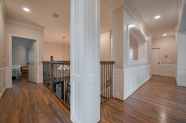 Building Photo - 11826 Legend Manor Dr