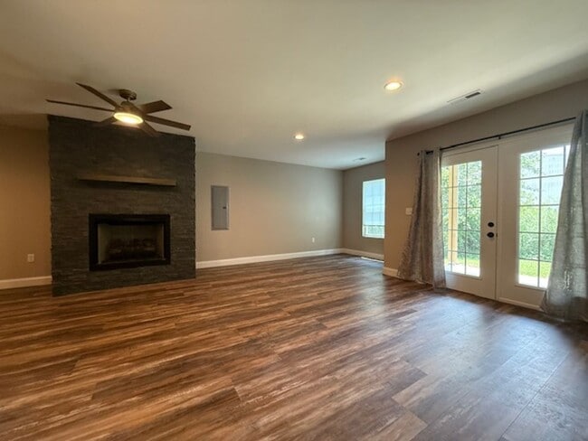 Building Photo - Effortless Comfort with a Touch of Luxury