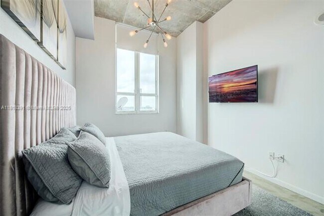 Building Photo - 234 NE 3rd St