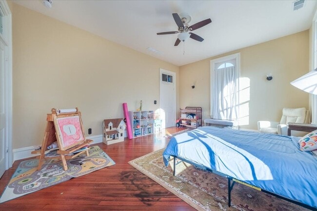 Building Photo - Historic, Character-Rich House - 3 Bed, 3 Bath (2 Full, 2 Half)