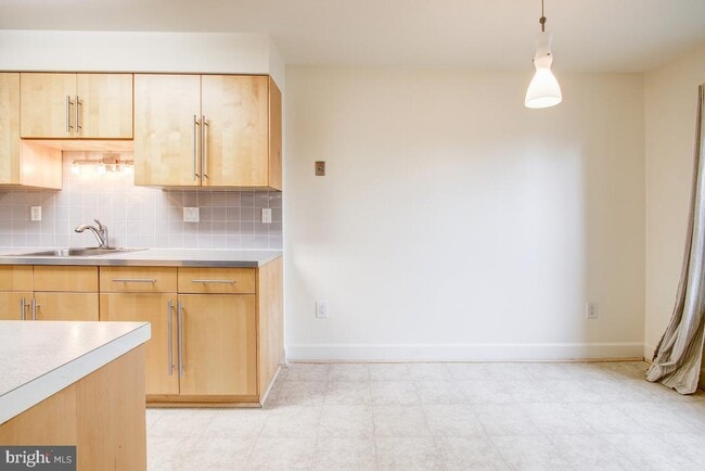 Building Photo - 20212 Shipley Terrace